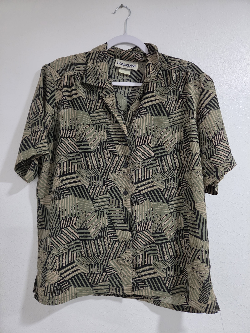 DONNKENNYWomens Short Sleeve Patterned Button-Up Shirt - Olive/Black
